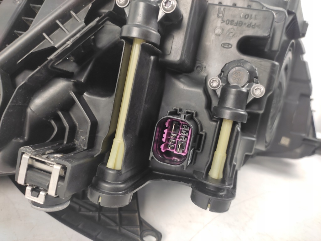 Купити Audi q3 2 83a фара правий передня перед full led 2018-