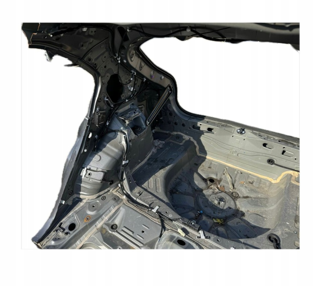 Toyota yaris iv cross 20-24 ремень задний крыло задний  поддон четверть левая правая Киев