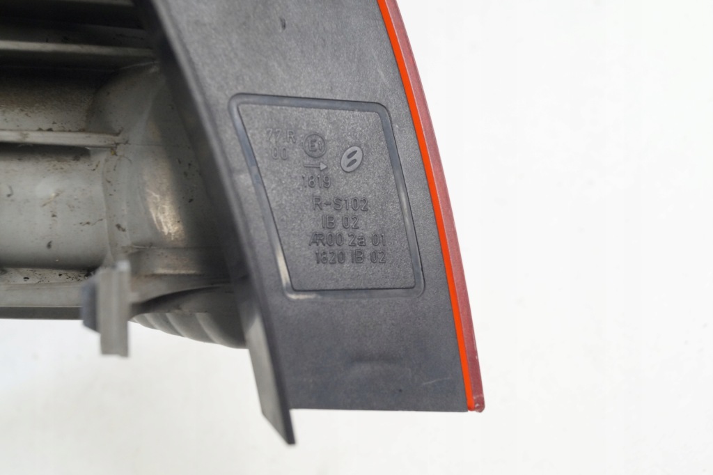 фото №8, Audi a4 b7 лампа задня задня права kombi кутова 8e9945096e комплектна