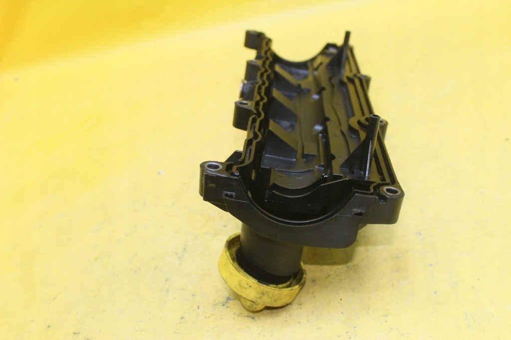 фото №5, Крышка клапанов 8200608952 clio iii k9m768