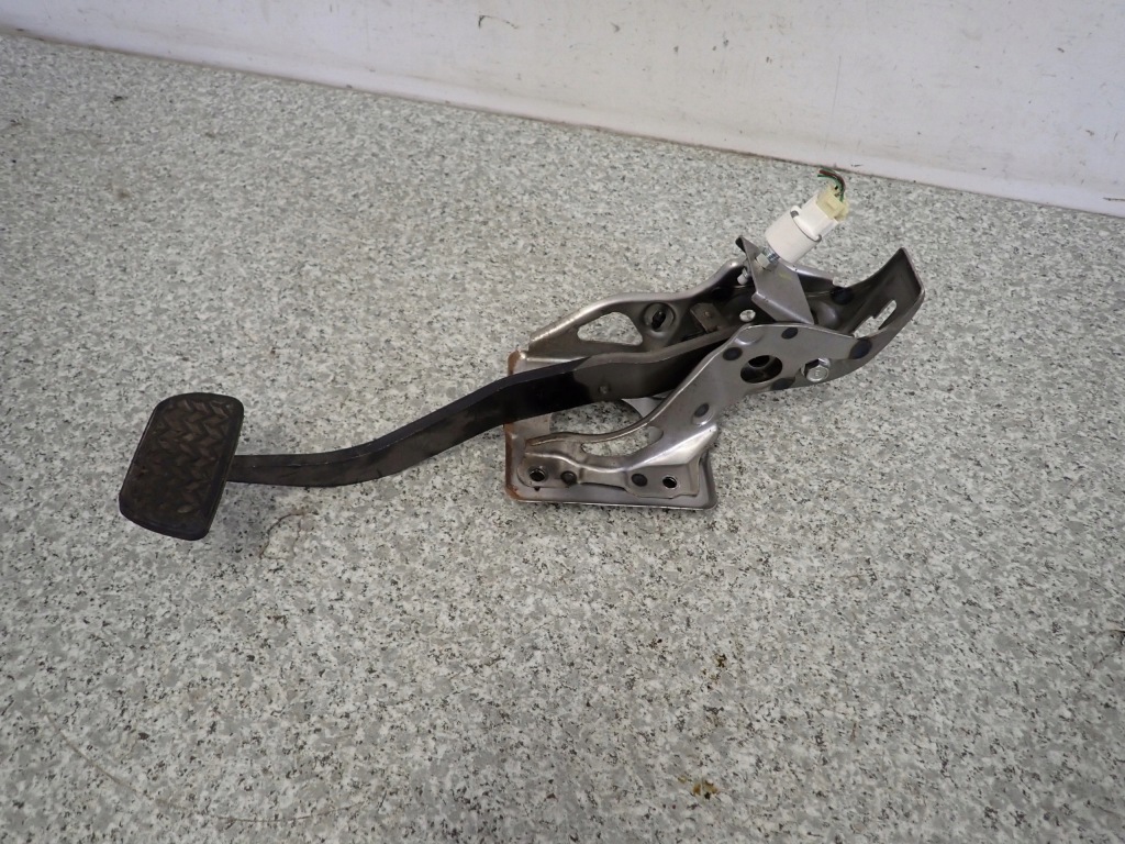 фото №3, Toyota corolla e12 02-07 педаль тормоза автоматическая коробка передач