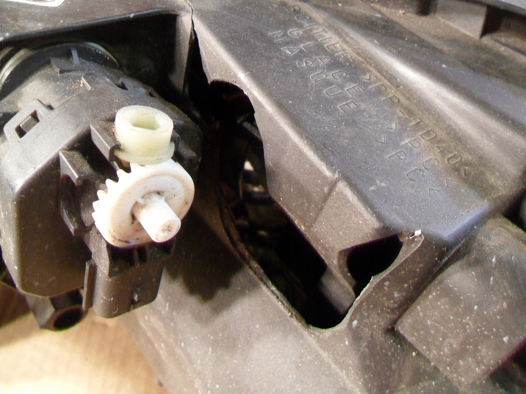 фото №12, Renault kadjar 15- фара перед правый