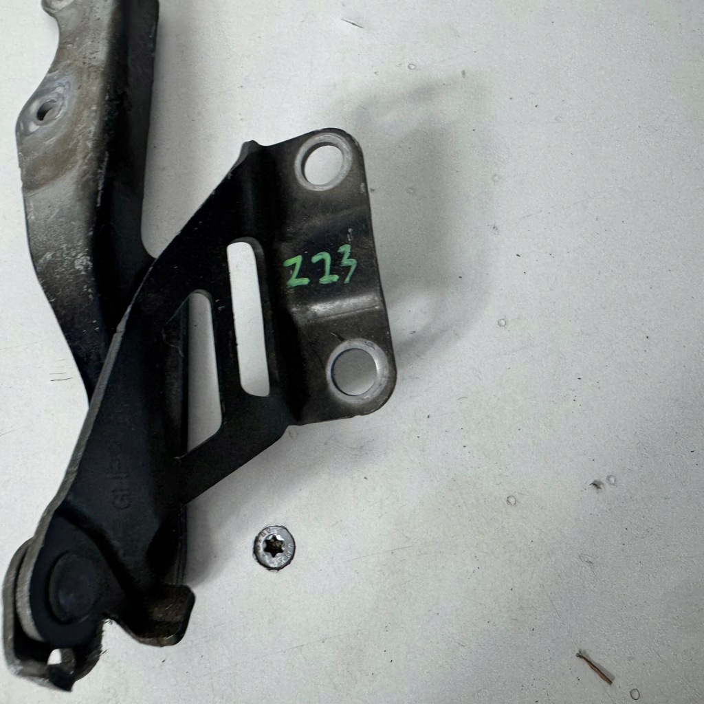 Петли капота левое  правый  комплект mazda 6 gh оригинальный номер оригинал ghp9 Оригинал