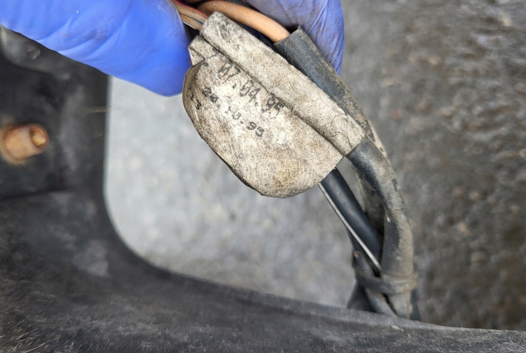 Ремінь перед підсилювач передній радіатор вентилятор замок audi a4 b5 8d0 оригінальний номер Зі Шроту