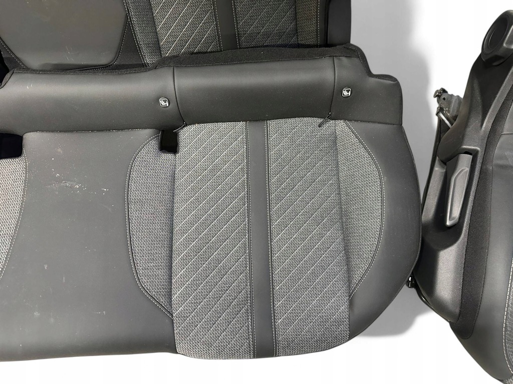 фото №8, Peugeot 2008 ii 2024 сиденья / заднее сиденье / комплект