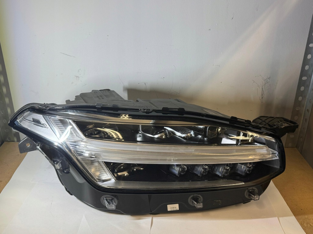 фото №1, Volvo xc90 ii лампа mid led права 31446537