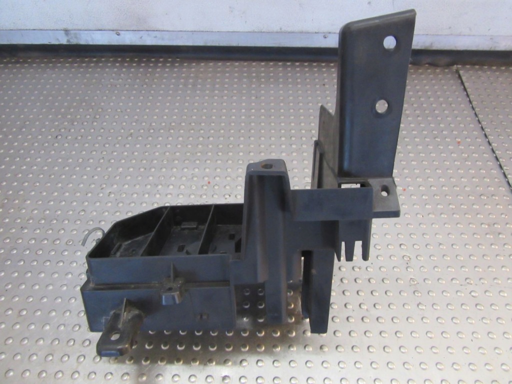 фото №3, Chevrolet hhr 2007 основание корпус аккумулятора