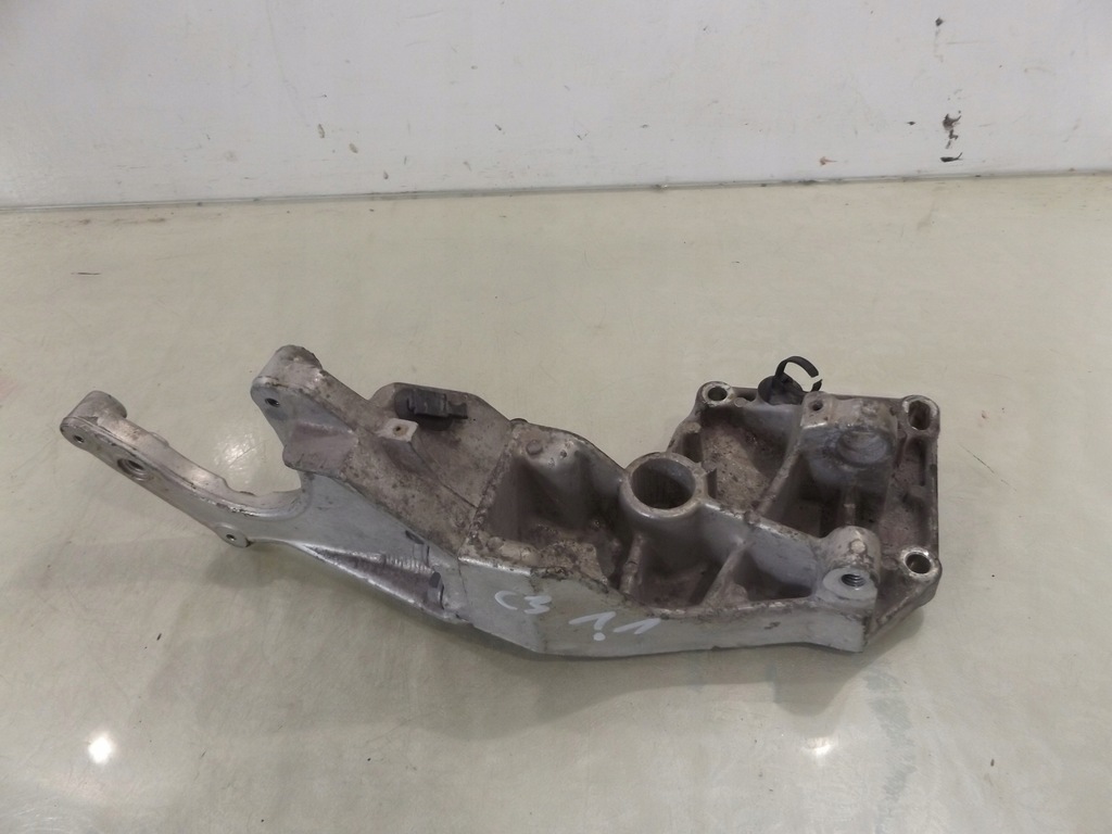 фото №1, C3 1,1 кронштейн двигуна