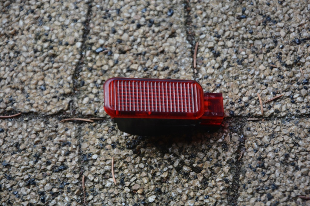 фото №1, Лампа освещение обшивка дверь audi a8 d3 long 6y0947411