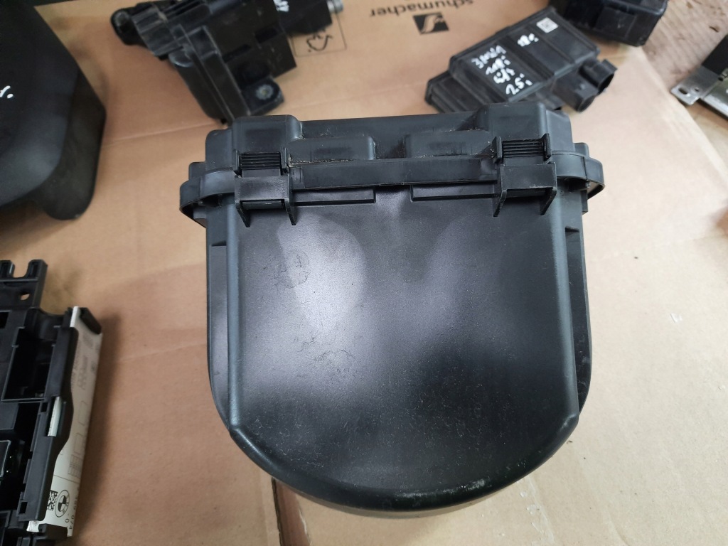 Bmw 1 f20 f21 f22 f23 рестайлинг  18r. коробка предохранителей корпус комплект . в Украине