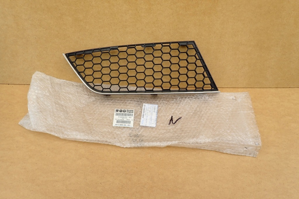 Купить Alfa romeo mito 08- заглушка решётка бампера правая перед 156086094 dx оригинальный номер