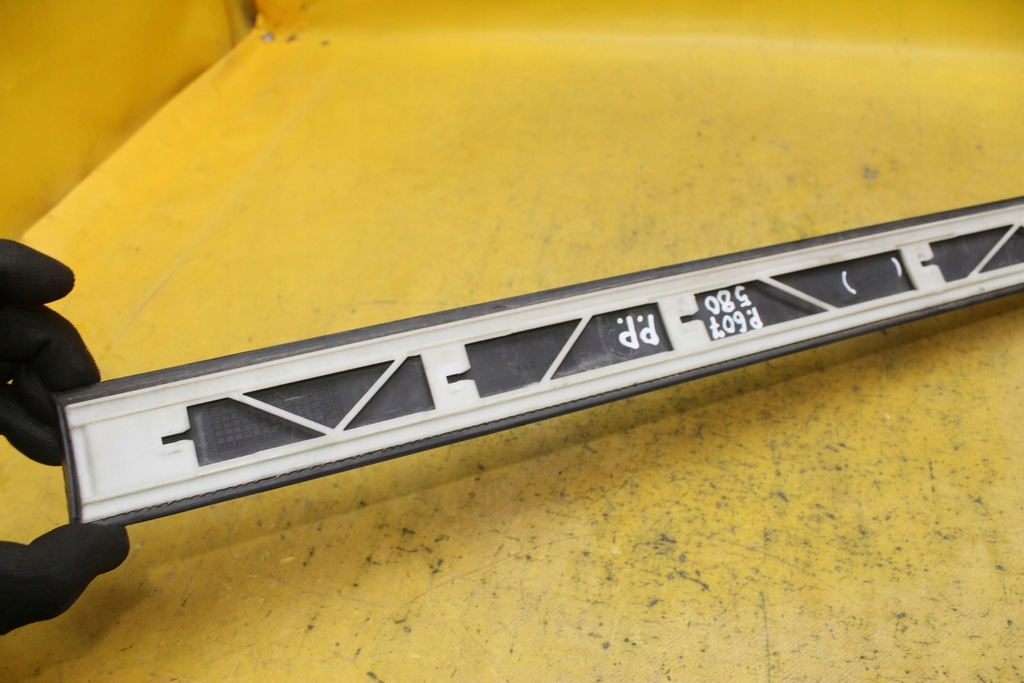 фото №8, Молдинг дверь правый перед peugeot 607