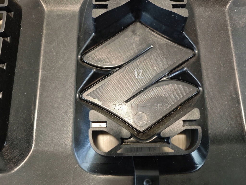 фото №7, Suzuki jimny решітка радіатора решітка радіатора бампер перед 7211178r0