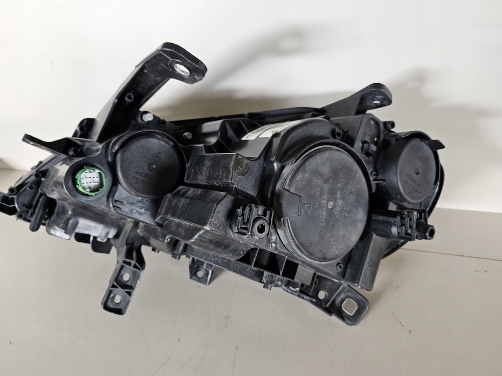 фото №10, Lancia delta обычная лампа передняя правая