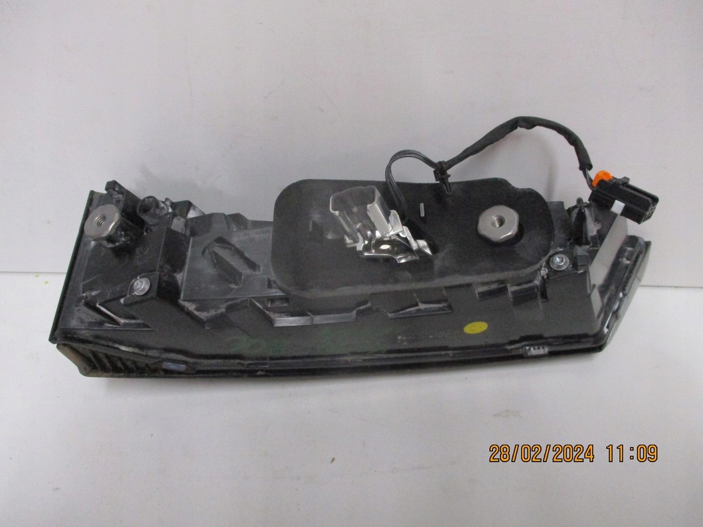 фото №8, Лампа лампы peugeot 308 iii sw kombi t10 21r led 9835300380 9835300480