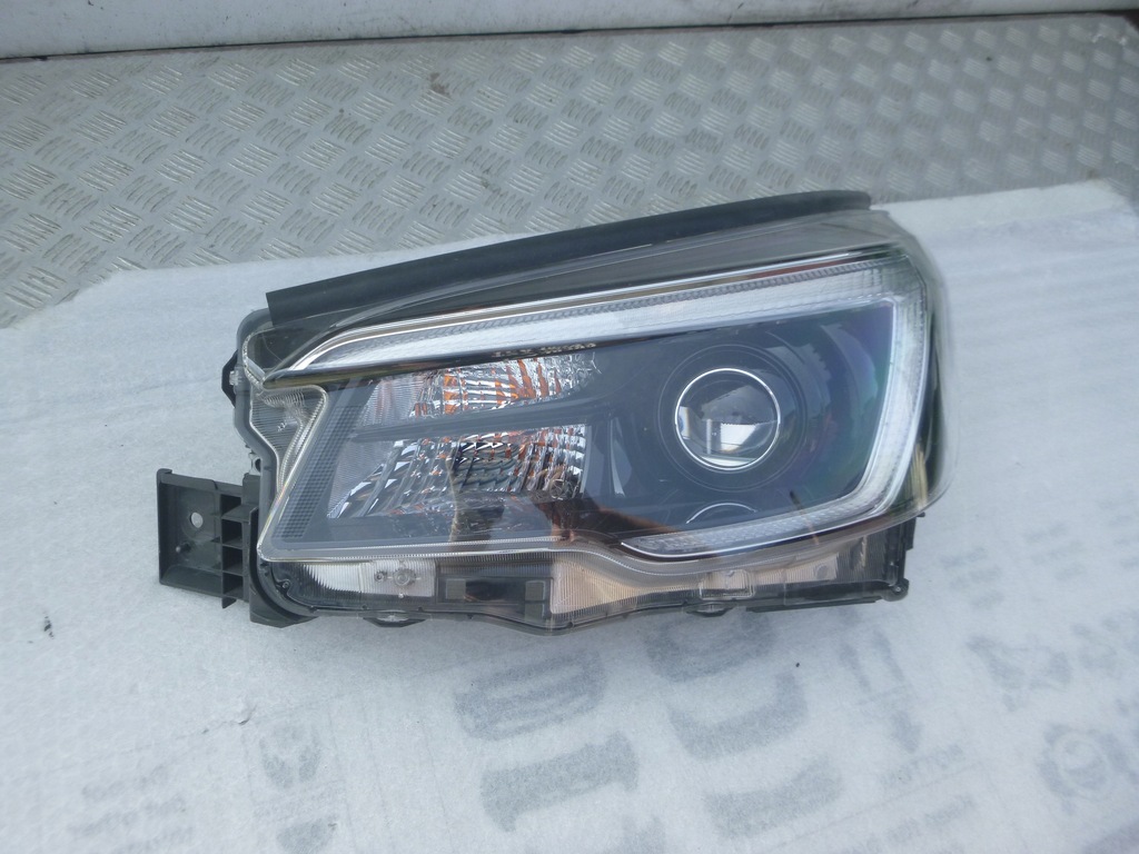 фото №1, Subaru forester v 5 sk 18-21 лампа full led левая перед тонированная