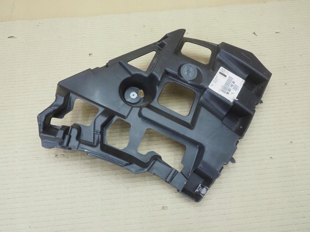 фото №11, Citroen c4 iii 9830714280 направляющая кронштейн бампера задняя правый