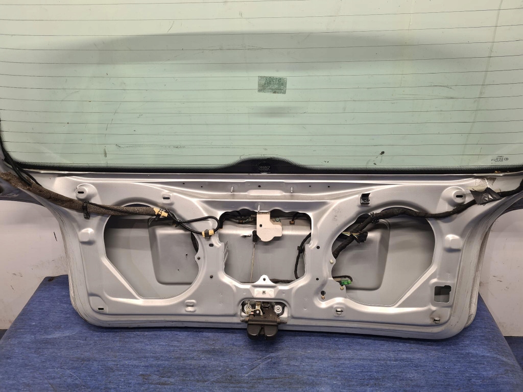 Audi a4 b5 рестайлинг  задняя крышка багажника багажника Киев