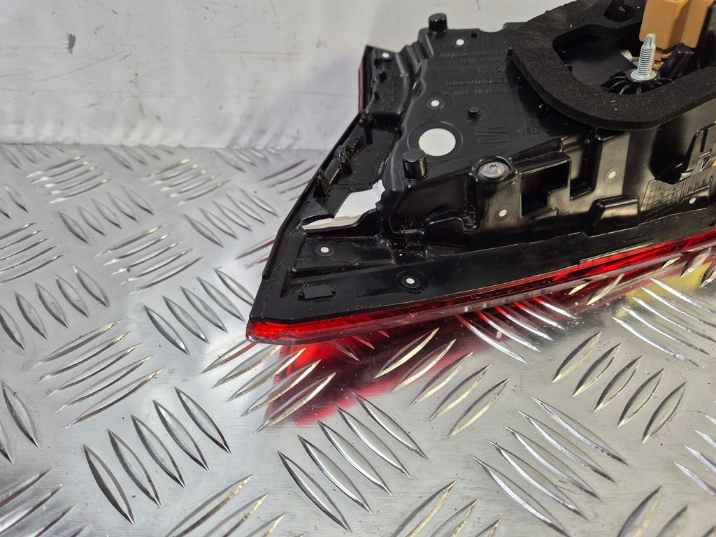 фото №8, Лампа правая задняя 5fj945096a seat tarraco