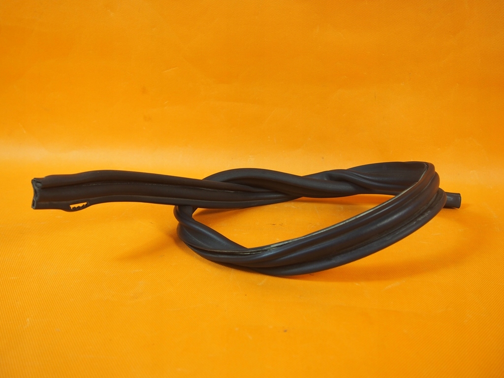 фото №5, Volvo v40 ii прокладка капот отсек двигателя