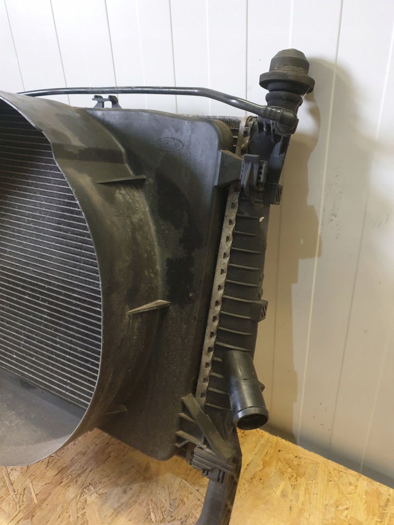 Радіатор води + корпус transit mk7 2,4 в Україні