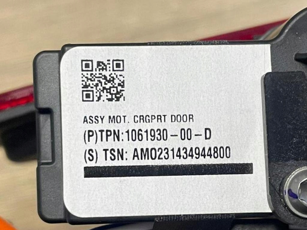 фото №13, Кришка роз'єм port штекер відбиваюча заряджання 1061930-00-d tesla s x