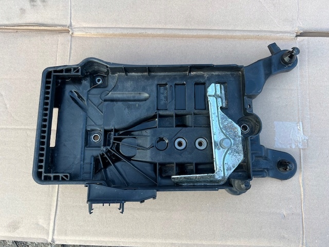 фото №1, Volkswagen taigo основа акумулятор 2q0915331