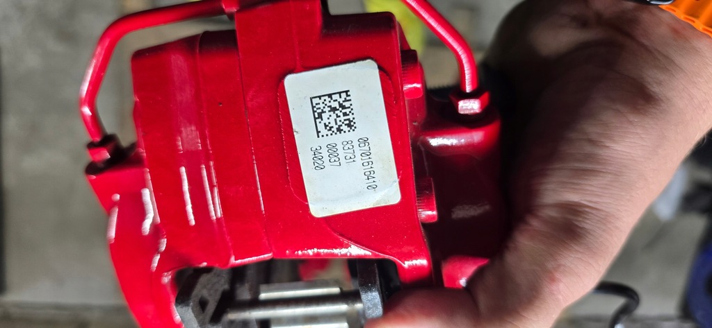 фото №12, Maserati trofeo 3.,8 супорти гальмівні перед задня