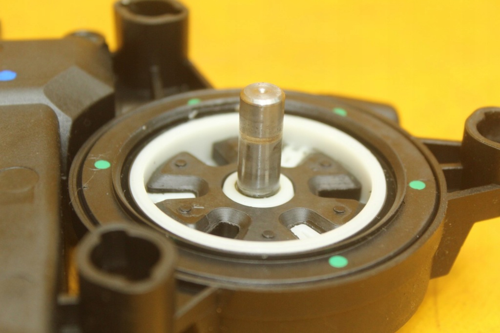 фото №9, Моторчик блок управления стекло правый перед vw polo iv 9n 6q2959801a