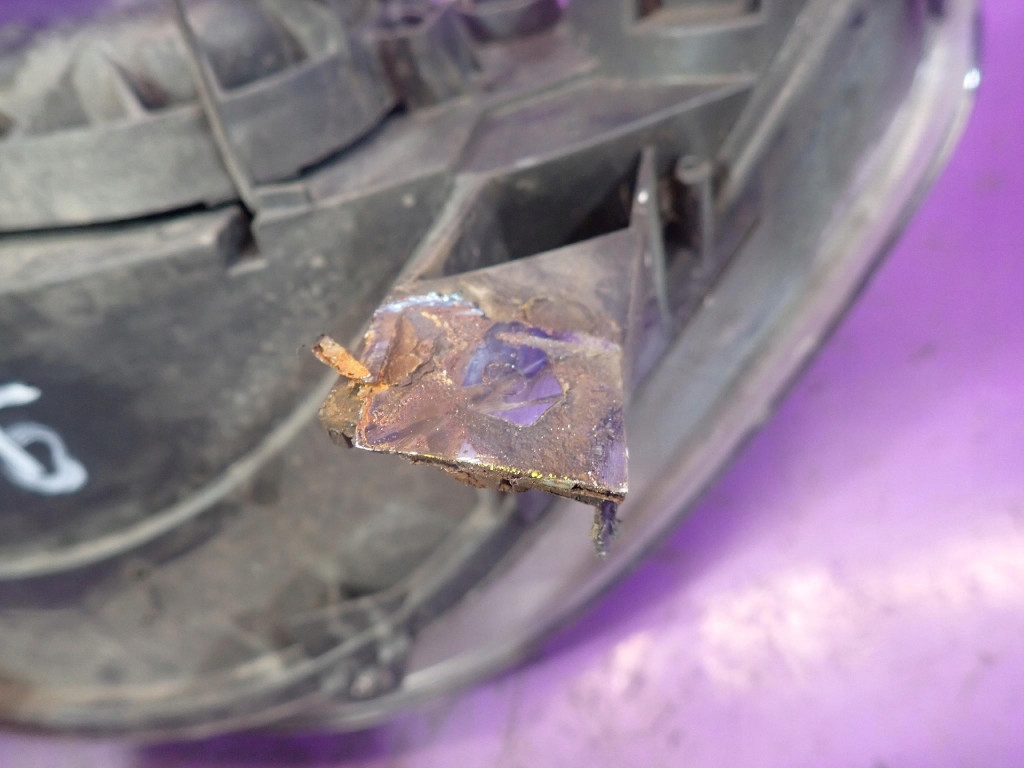 Fiat albea palio 2 рестайлінг  фара правий фара перед права 517544710 Недорого