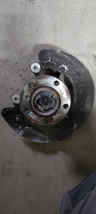 фото №1, Bmw f20 n47 ступица поворотный кулак правый перед