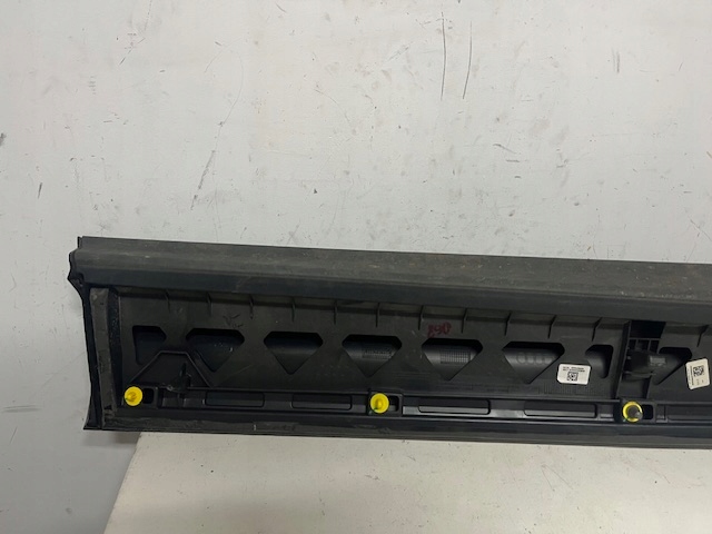 фото №15, Молдинг дверь левый правый перед audi q8 rsq8 4m 2020- 4m8853960d 4m8853959d