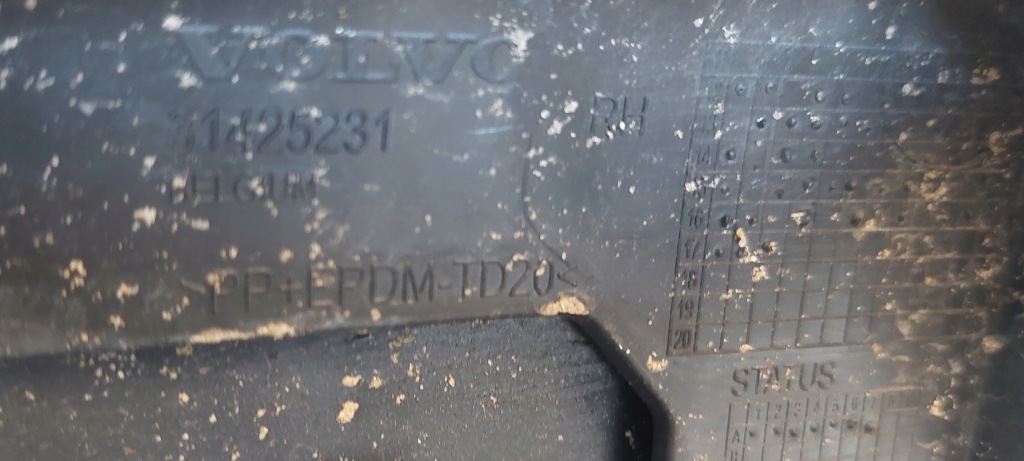 фото №16, Volvo v40 12- cross country бампер перед плита