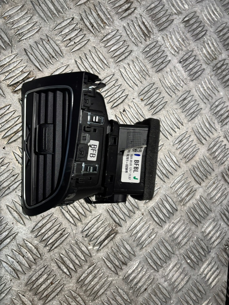 фото №1, Решётка обдув renault megane iv 687616296r europa левая сторона