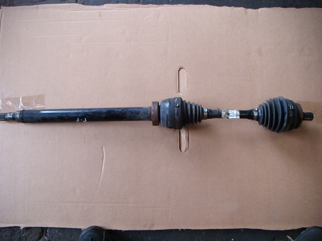 фото №2, Volvo v70 ii 00 - 07 d5 приводной вал правый перед