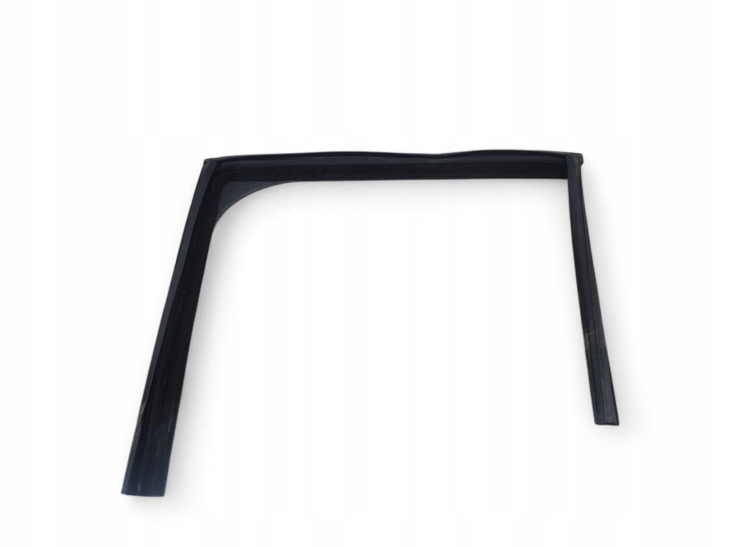 фото №1, Alfa romeo stelvio задняя сторона левая уплотнители окон