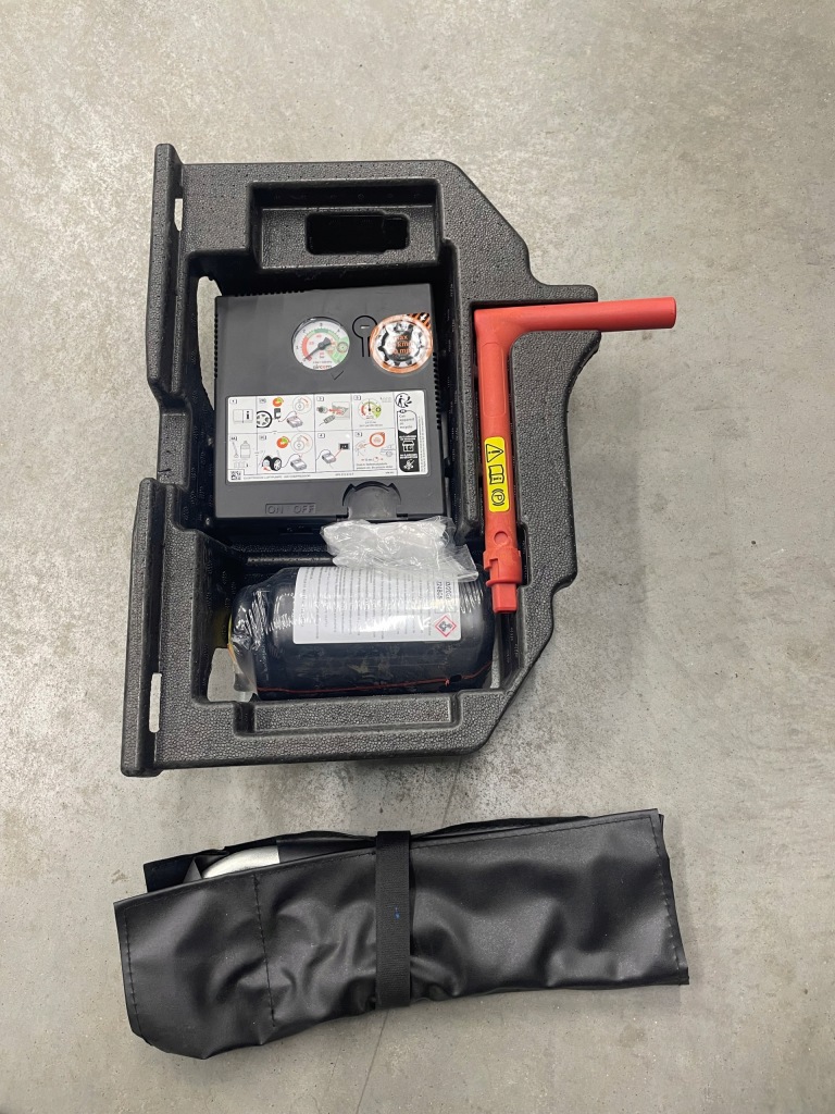 фото №1, Пенополистирол вкладыш багажника набор ремонтный a5 8w оригинал 8w0