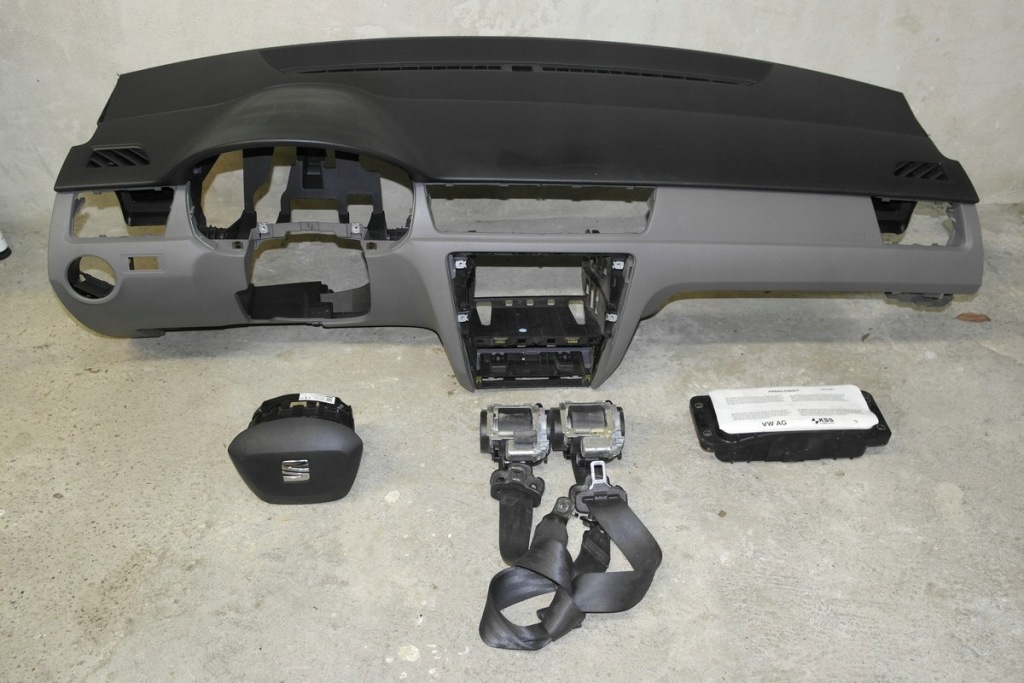 фото №1, Seat toledo панель приладів консоль панель приладів pulpit подушка безпеки ремені полиця pas