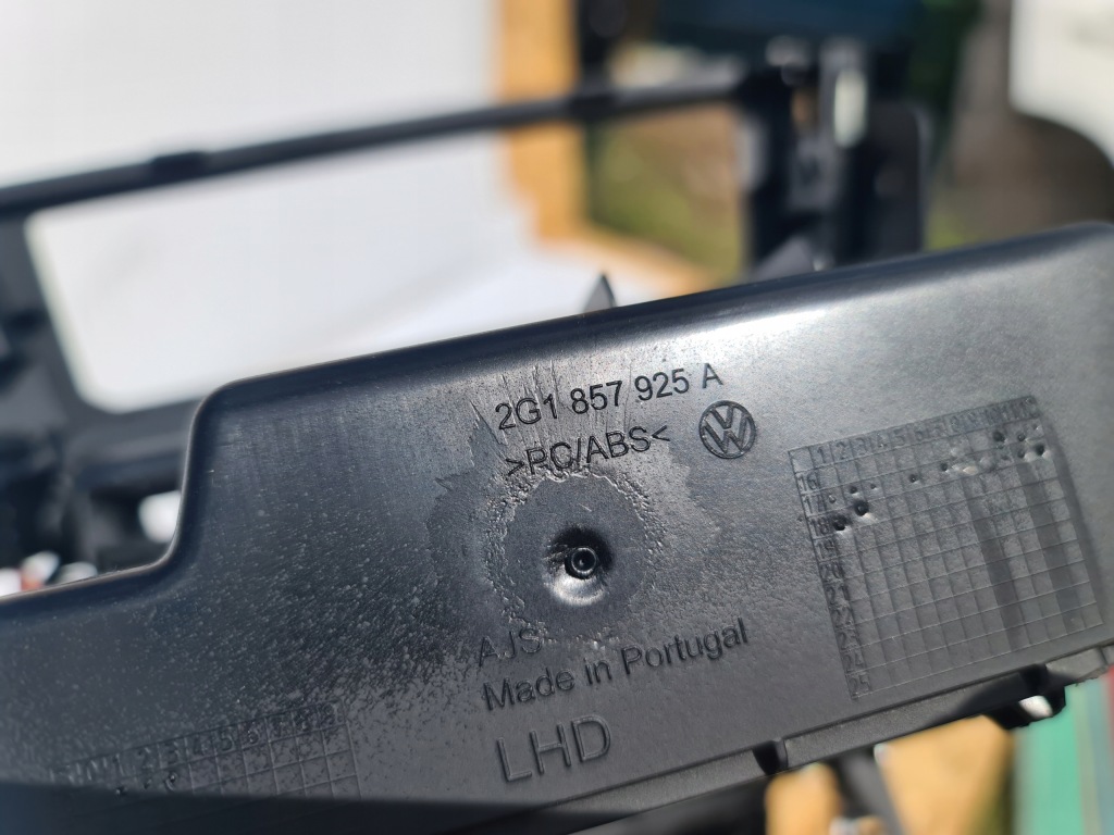 Polo 2g туннель средний рамка передач 2g1857925a в Украине