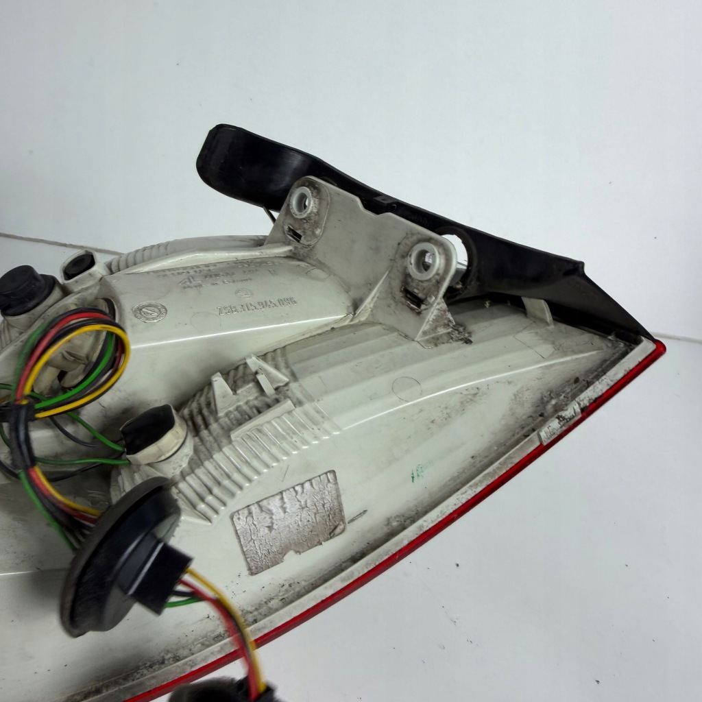 Лампа правий задній права задня skoda superb b6 3t sedan оригінальний номер оригінал 3t5945096 Оригінал