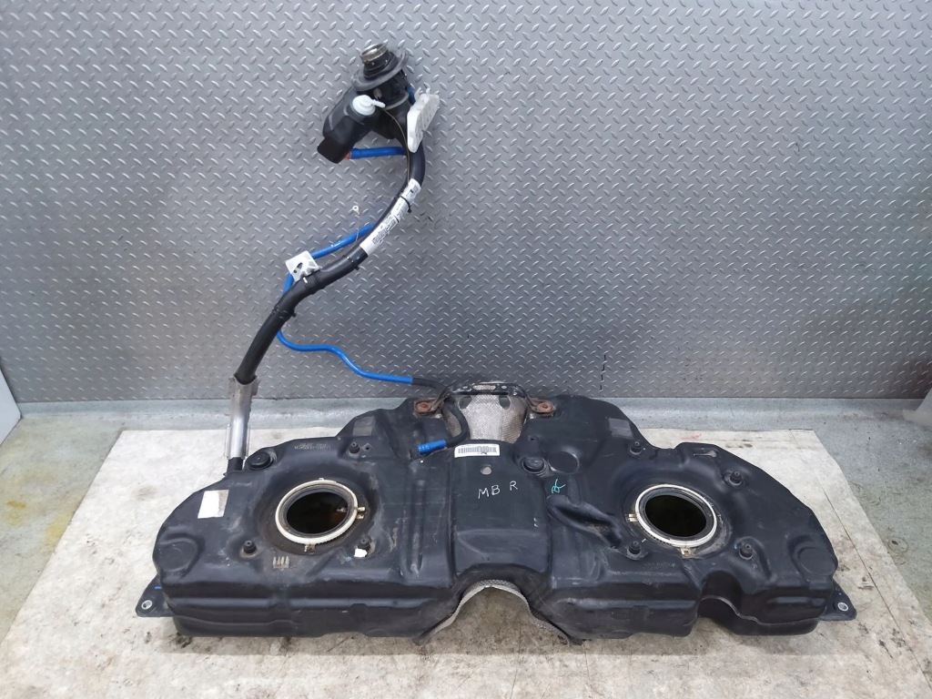 Купити Бак пального mercedes-benz r w251 a2514700901