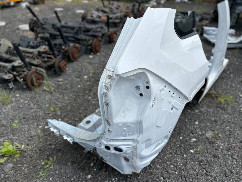 фото №4, Rav4 v чверть поріг блок двигуна крила задній задня права правий задня 040