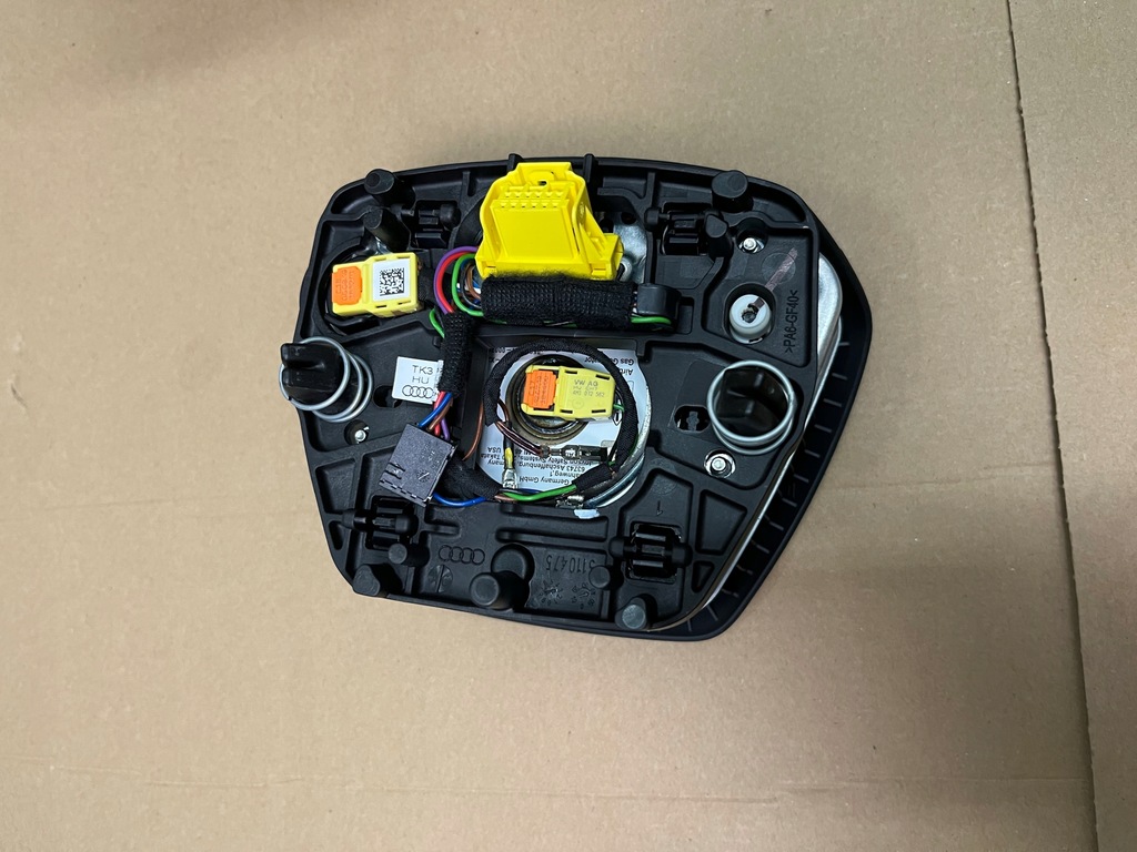 фото №8, Консоль audi e-tron шкіра audi etron панель приладів подушка безпеки ремені панель приладів audi q8 etron