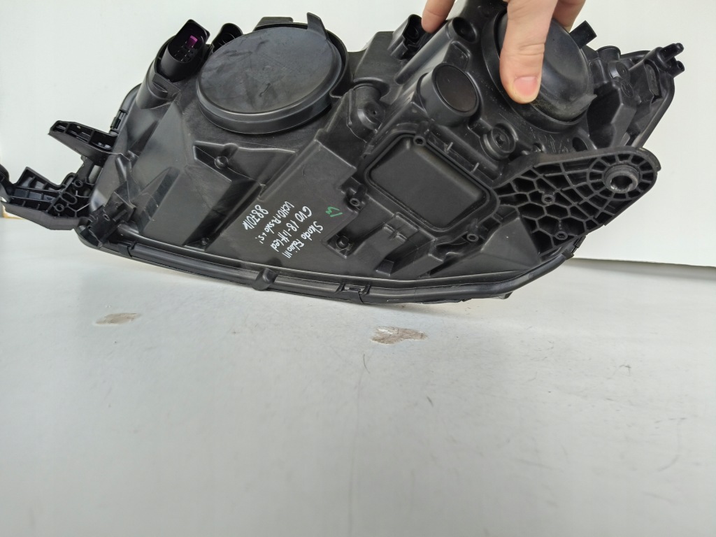 Фара правый  фара skoda fabia 3 3 6v 6v0 18- рестайлинг  led Киев