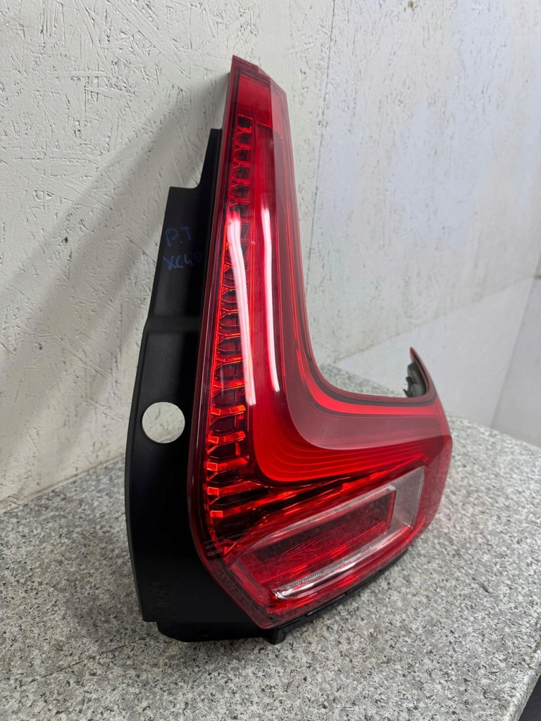 фото №10, Лампа правий задня volvo xc40 2017-2024 31446791