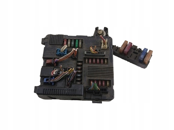 Купити Renault megane 2 scenic 2 коробка запобіжників upc 8200306033