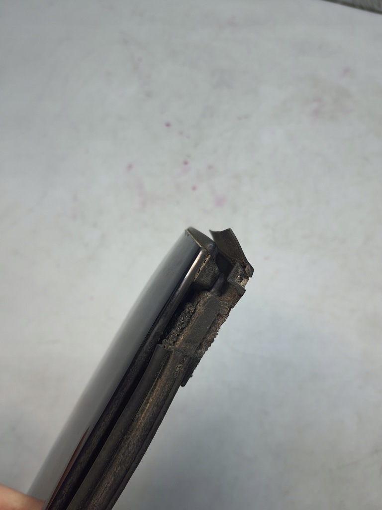 Дефлектор вітрозахисний екран накладка вітровик молдинг mercedes w207 кабріолет  2077700062 Недорого