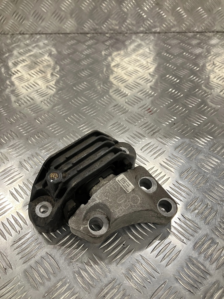 фото №1, Кронштейн подушка двигуна капот jeep renegade 14- 1.4 t-jet 00519997550