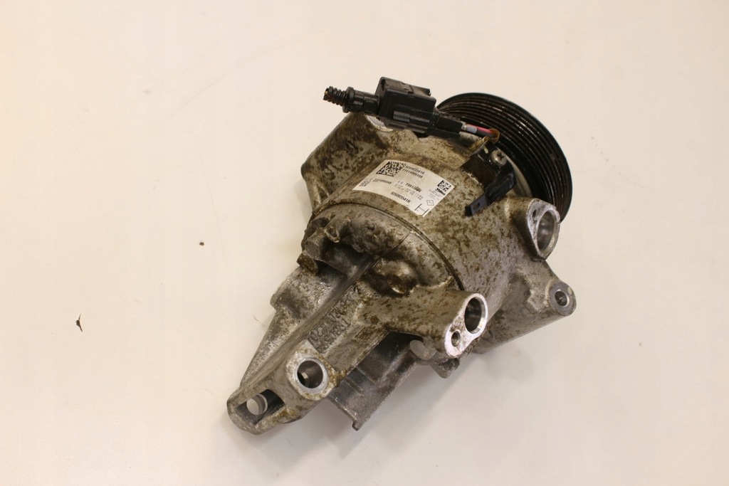фото №4, Компресор кондиціонера 926003541r dacia duster ii lift 1.3 tce пошкоджена