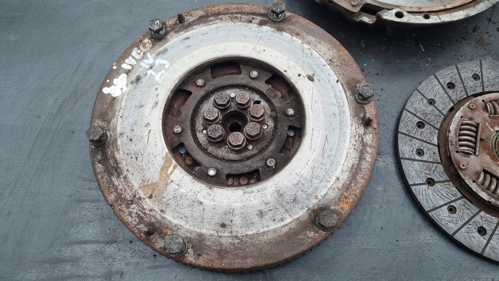 фото №7, Iveco daily iv 06-12 2.3 колесо двомасовий диск притиск комплект справні nr4